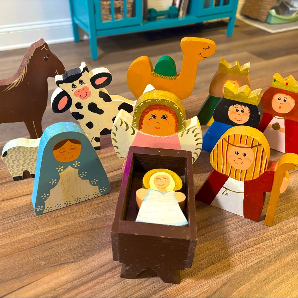 Wood Nativity Scene 12 Piece